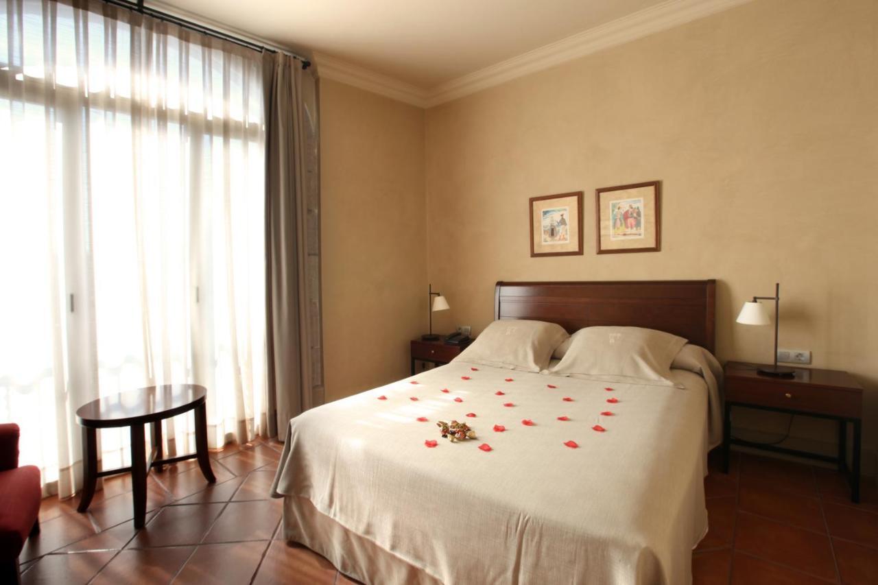 Bremon Boutique Hotel By Duquessa Hotel Collection Cardona Phòng bức ảnh